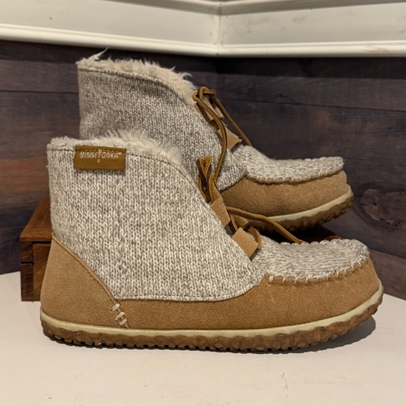 Minnetonka Women's Torrey Laceup Boot, Cinnamon 40141 US Size 5 - Picture 3 of 8